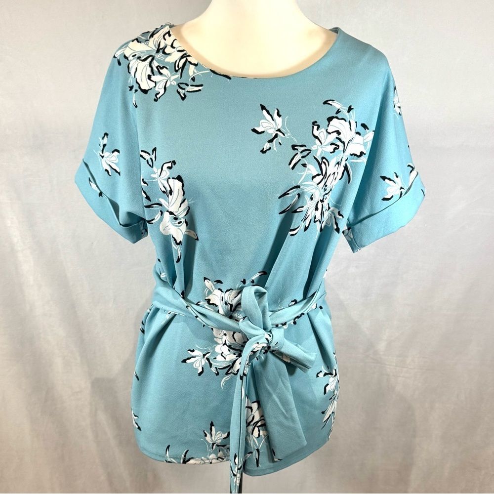 Worthington beautiful blue floral print tie front top size medium